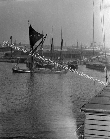 ROYAL ALBERT DOCKS - LIGHTERS